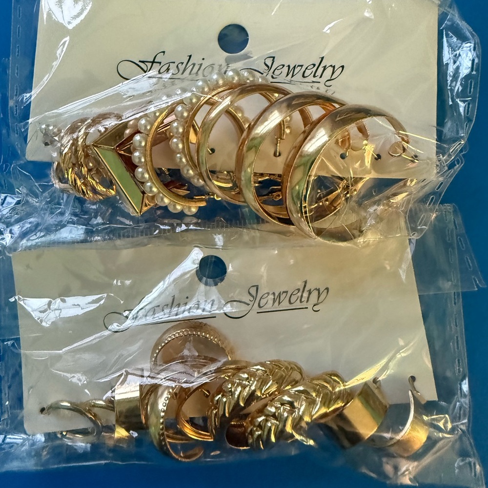 Gold-Tone Hoop Earrings Set of 20 pieces - Picture 5 of 11